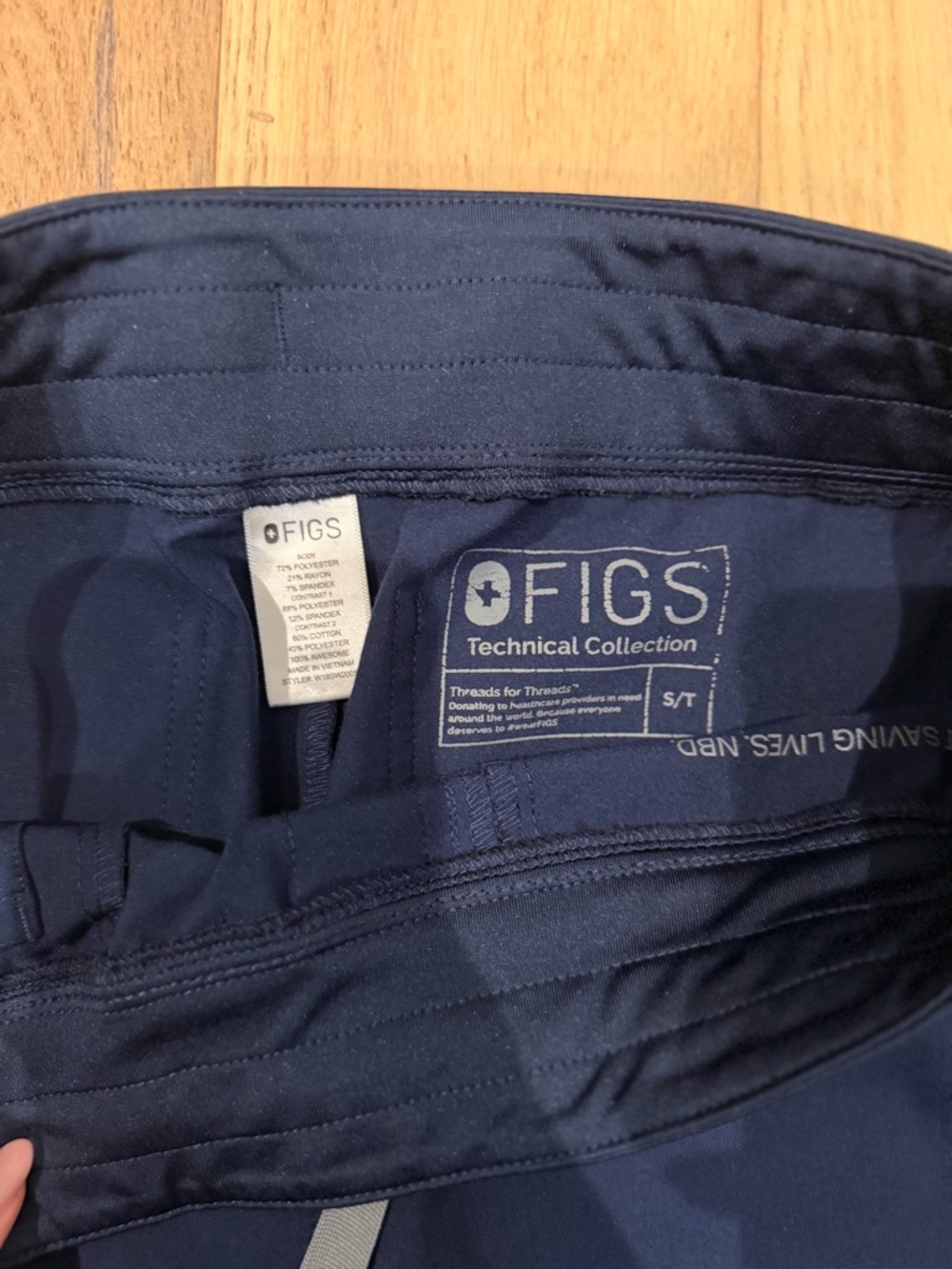 Women's Navy Scrub Bundle - Picture 4 of 7